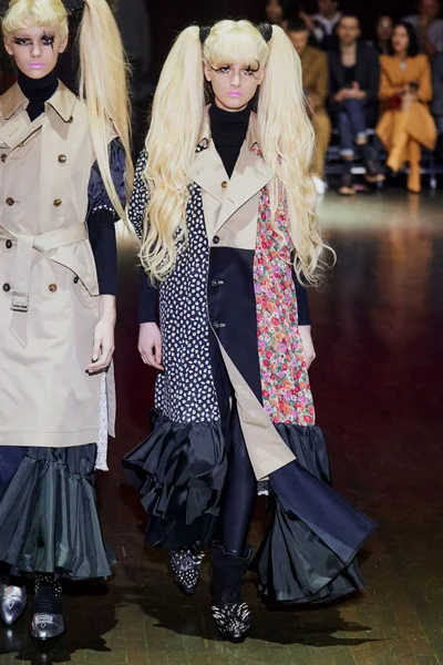 Look 16
